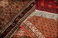 Roter Orientteppich mit Muster, Nahaufnahme